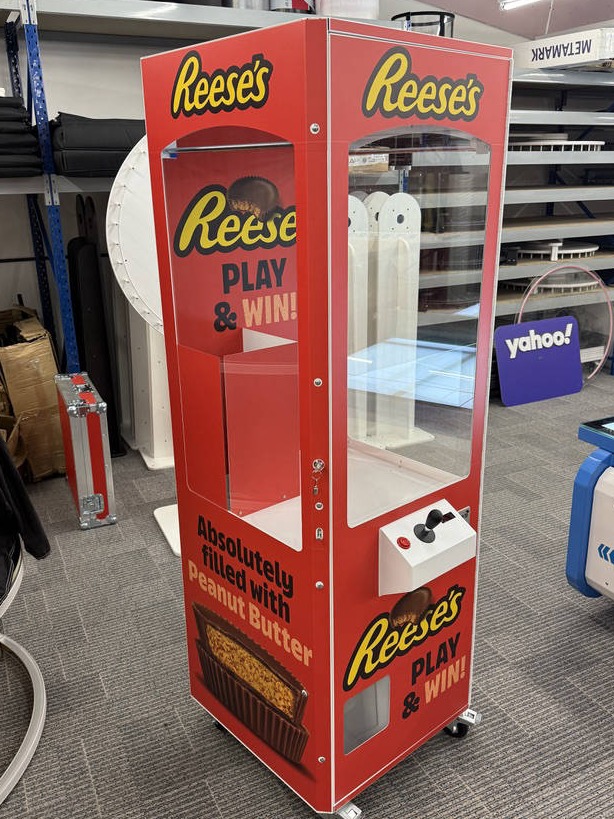 Prize Claw Hire for Exhibitions Reese's